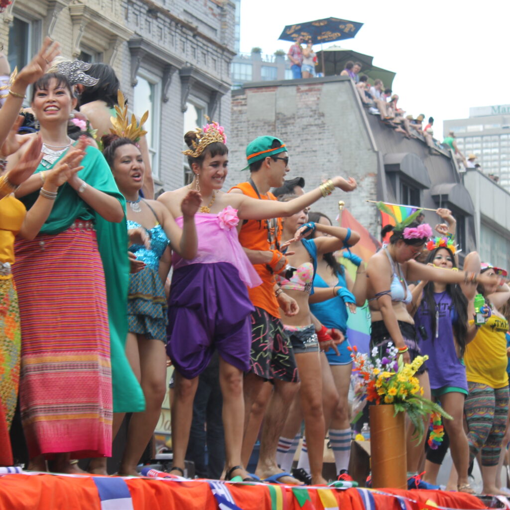 toronto city tour guide